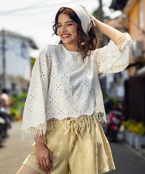 Scalloped Thread Detailed Crop Top